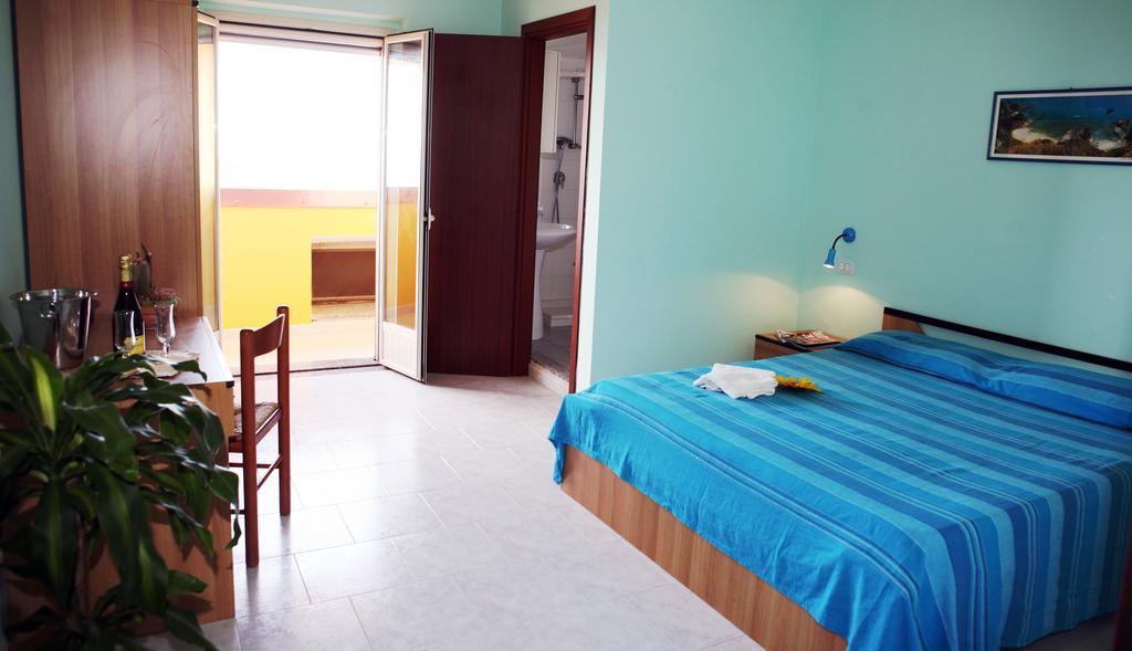 A Turri Hotel Capo Vaticano Kamer foto